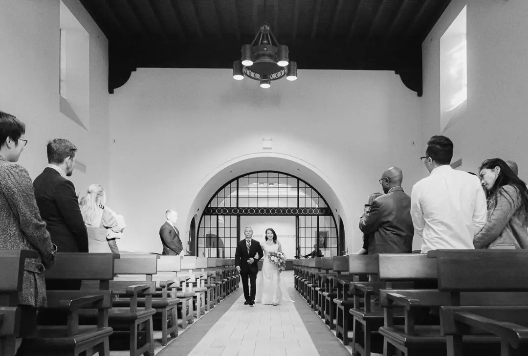 Destination wedding - Entrée église mariée père Dallas