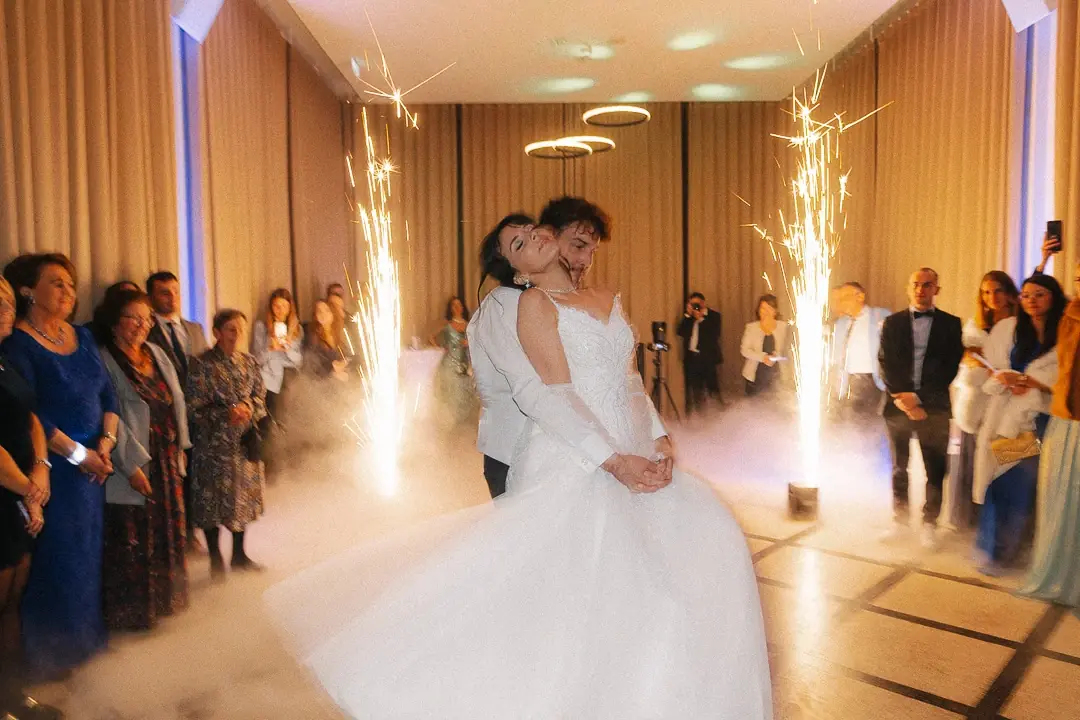 Photographe mariage Sanary - Première danse étincelles