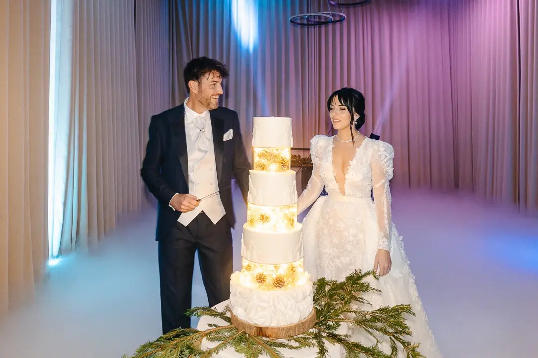 Photographe mariage Var - Découpe gâteau lumineux