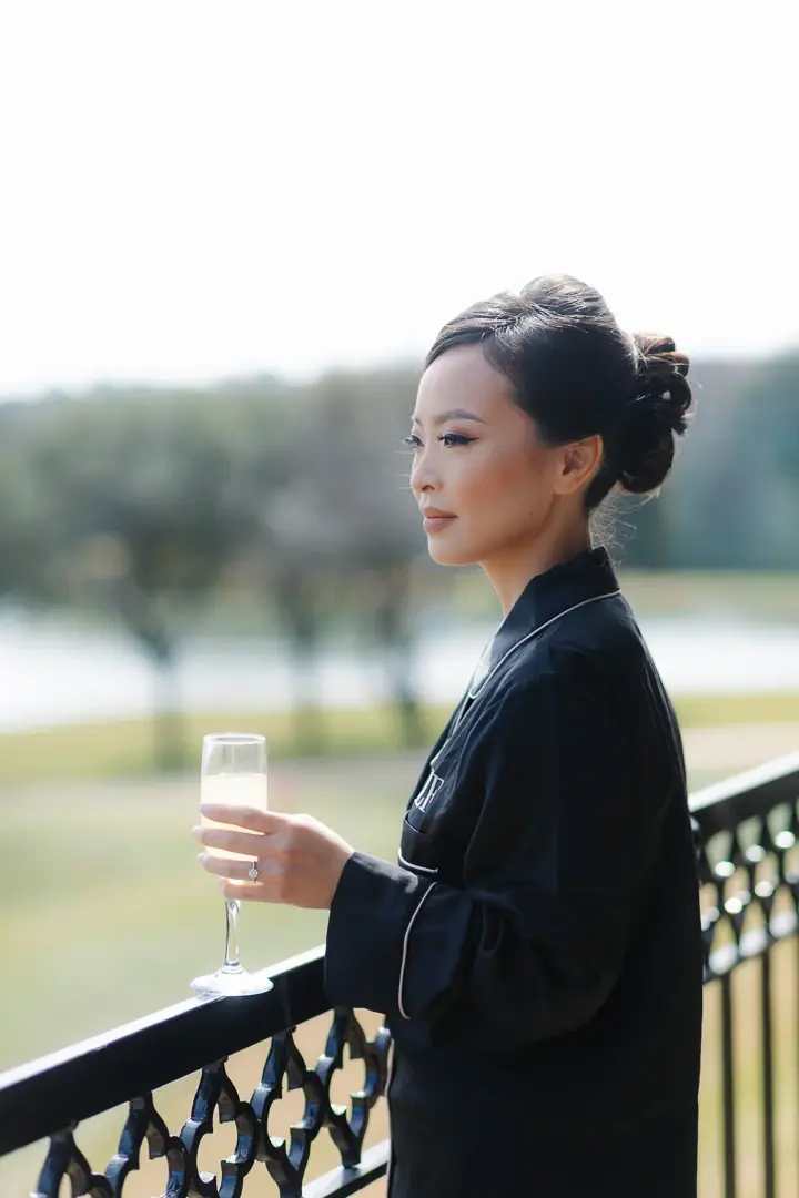 Mariage Dallas - Mariée champagne balcon matin Texas