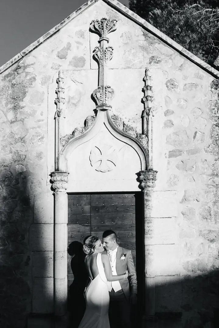 Photographe Monaco - Portrait couple chapelle pierre