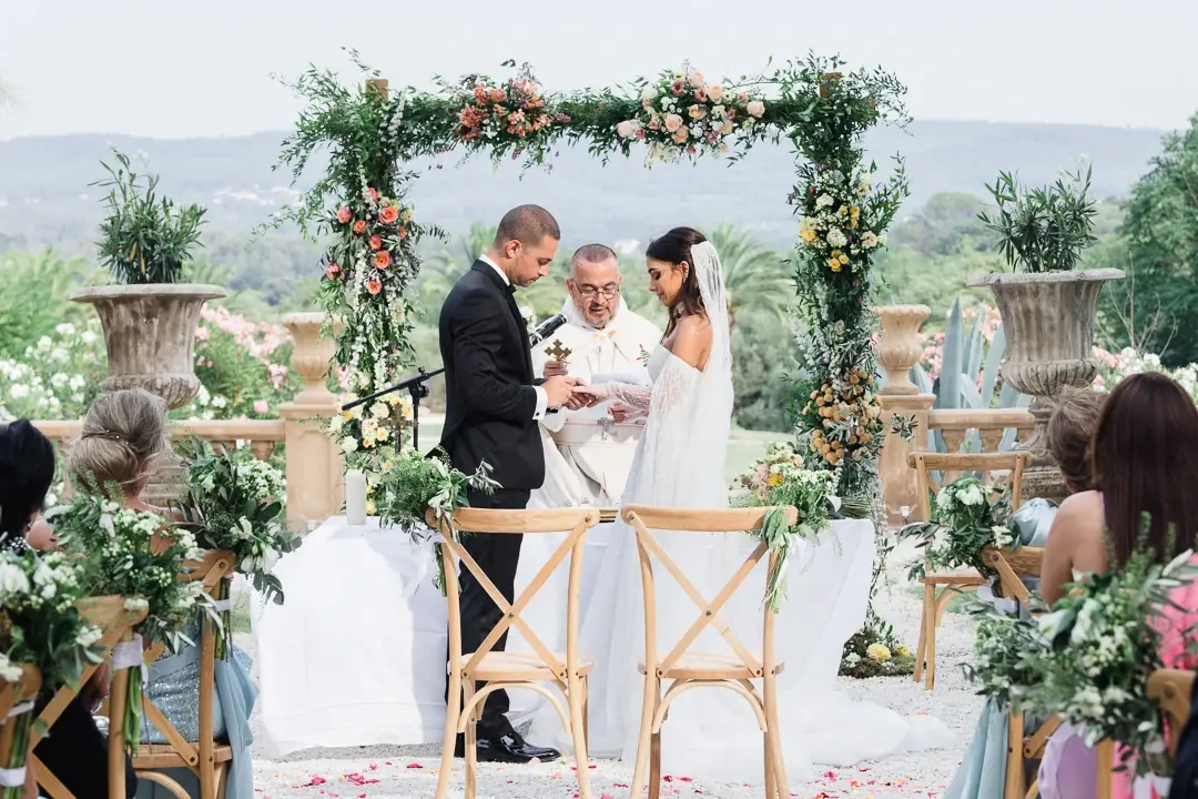 Rituel couronnes mariage orthodoxe - Photographe Château Robernier cérémonie