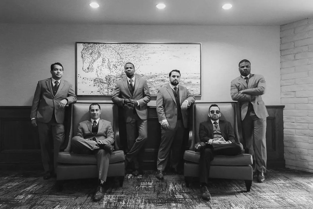 Wedding photography - Groupe hommes costumes épuré