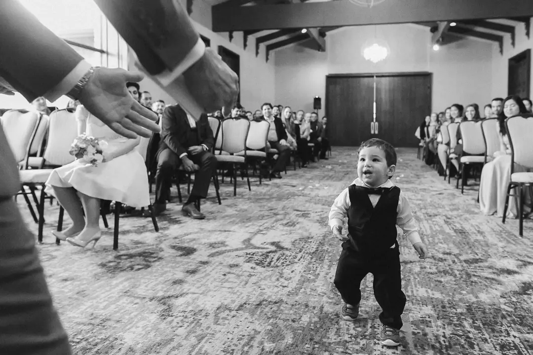 Mariage Texas - Enfant honneur tuxedo allée