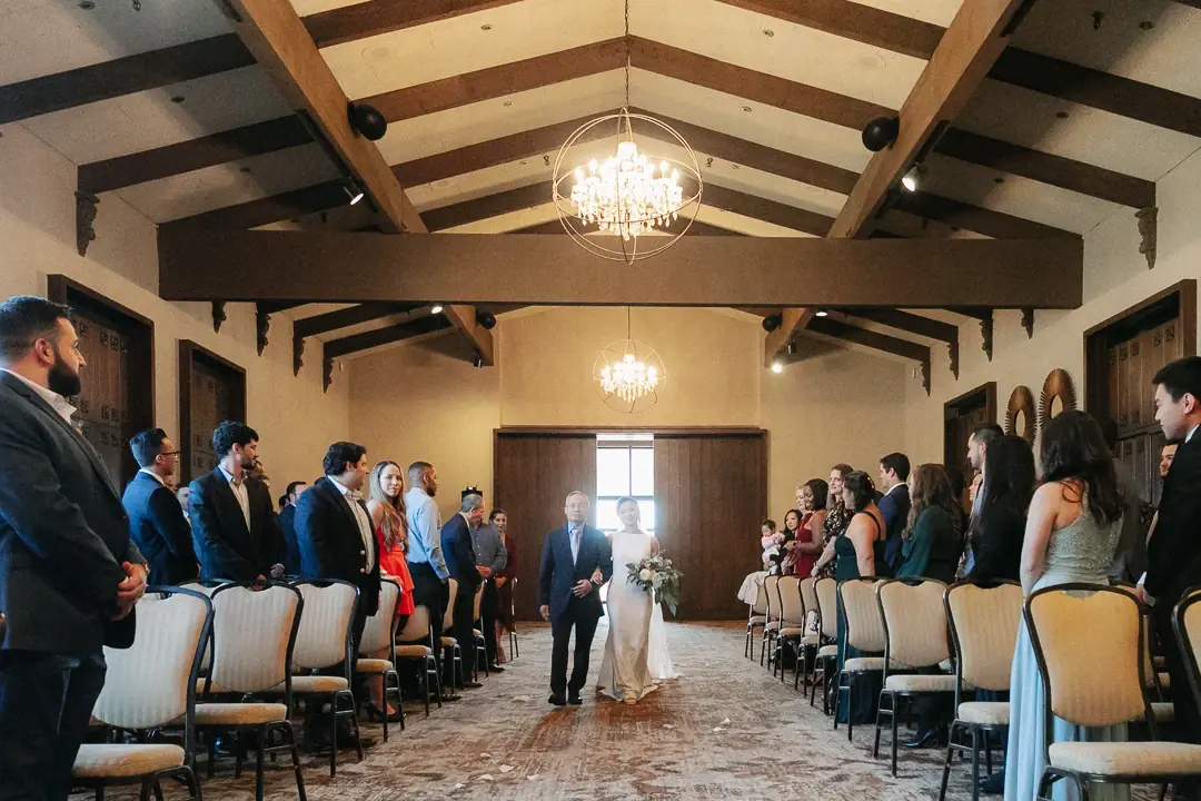 Tradition mariage - Entrée mariée bras père cérémonie