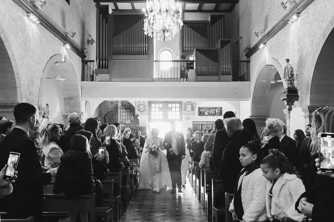 Mariage Castel Bay - Sortie église Sanary noir et blanc