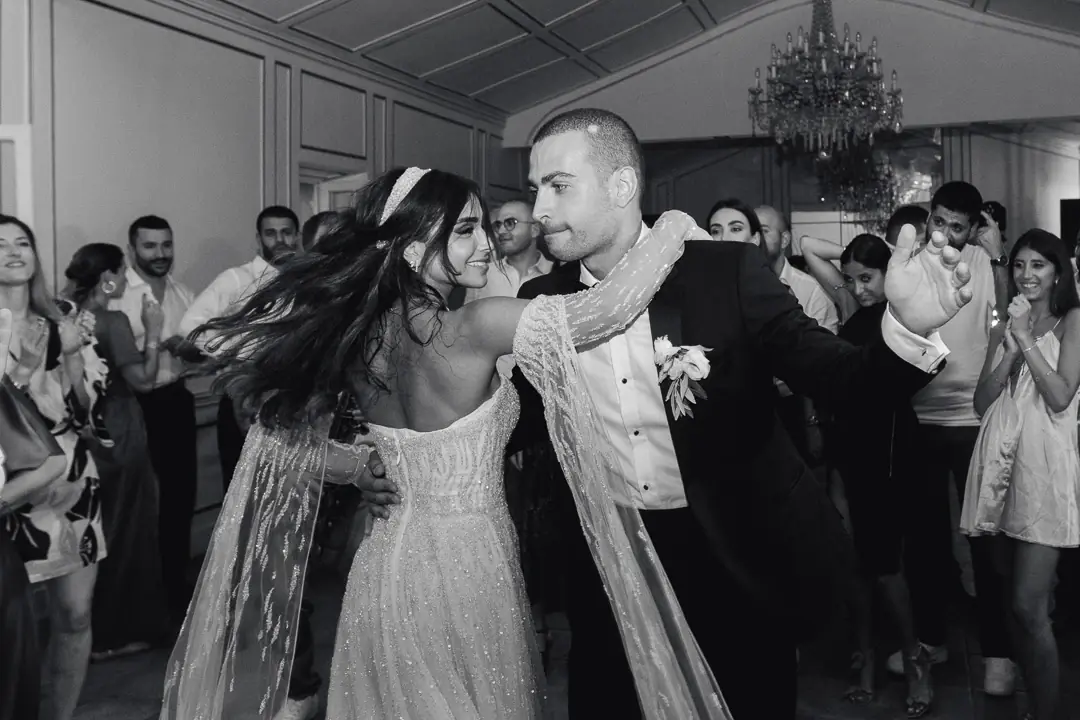 danse-couple-noir-blanc-soiree-mariage-luxe-provence