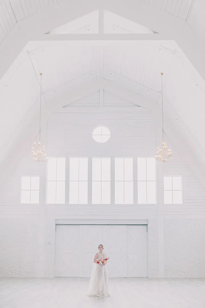 Architecture The Nest at Ruth Farms intérieur grange blanche - Lieu mariage Texas