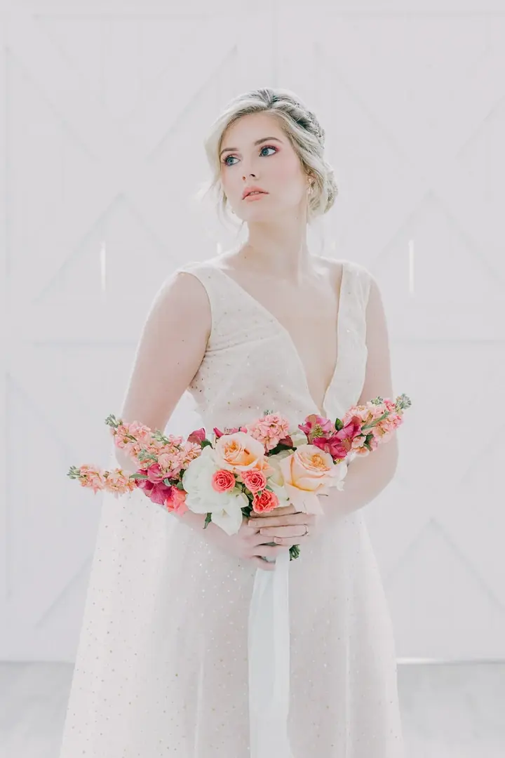 Portrait mariée bouquet Emily Alarcon - Photographe mariage Texas Ruth Farms